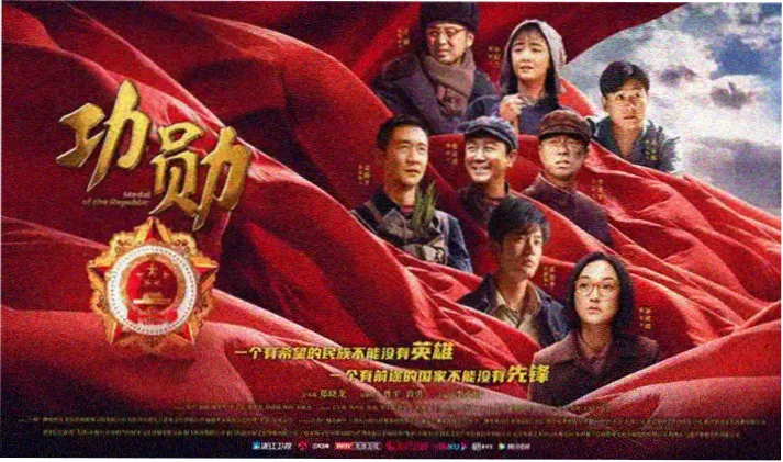 一月的活页夹月历展开图：打孔卡片、玫红标签与香槟金分隔页